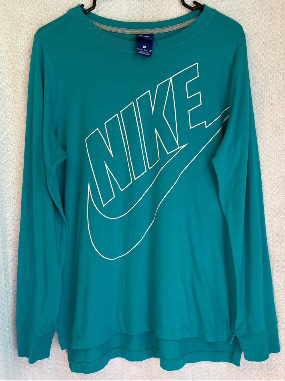 Nike Signal Graphic Long Sleeve Teal Shirt
Men’s Size M